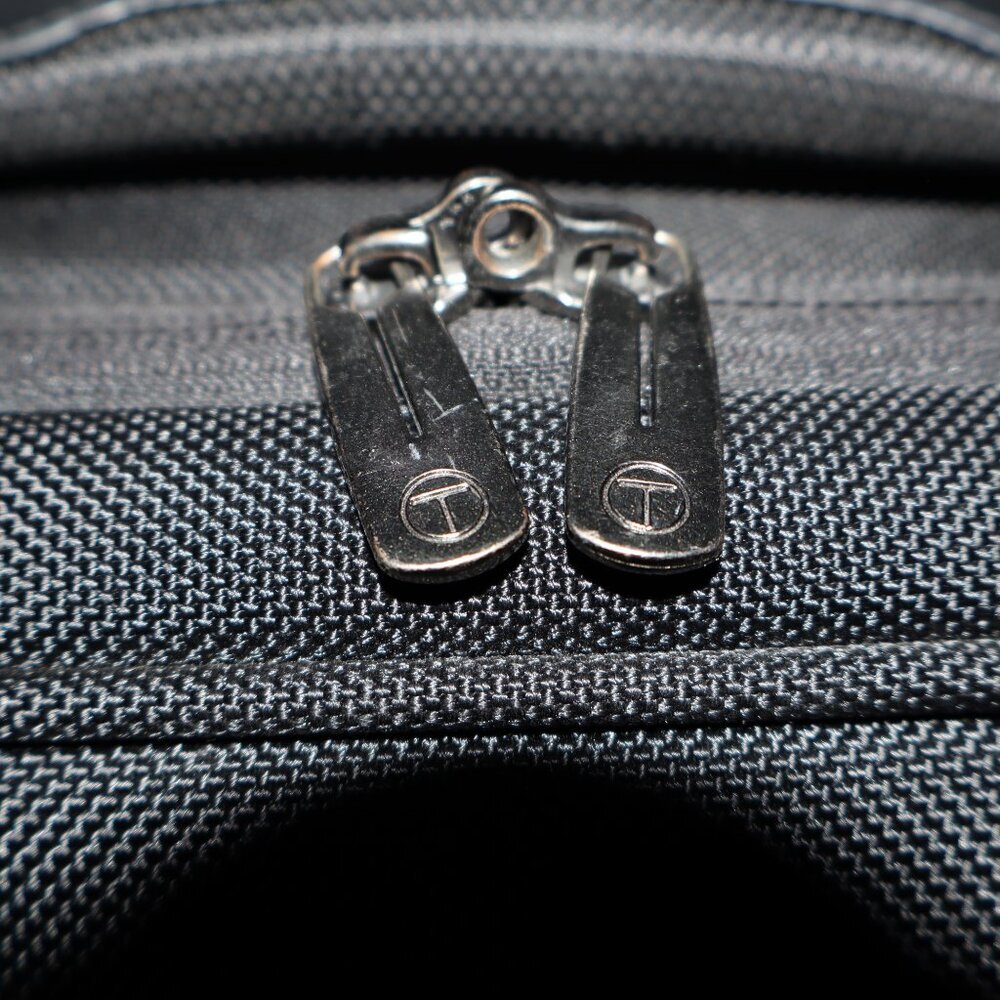 Tumi T-Tech Presidio Macarthur Wheeled Compact Laptop Briefcase Style 67102D - Picture 6 of 15